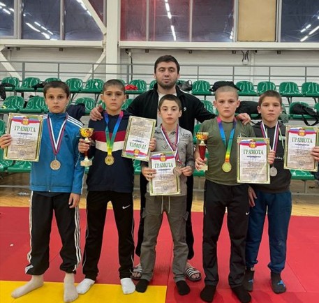 Воспитанники ДЮСШ №2 Кизилюртовского района завоевали 5 медалей на  открытом турнире по вольной борьбе среди юношей